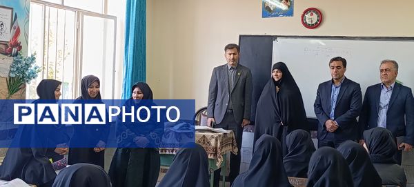 بازدید مدیرکل امور شاهد وزارت آموزش و پرورش از دبیرستان شاهد زینبه