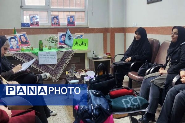  آیین وطن‌یار در مدرسه فرزانگان1 اسلامشهر باحضور خانواده شهید شاکری 