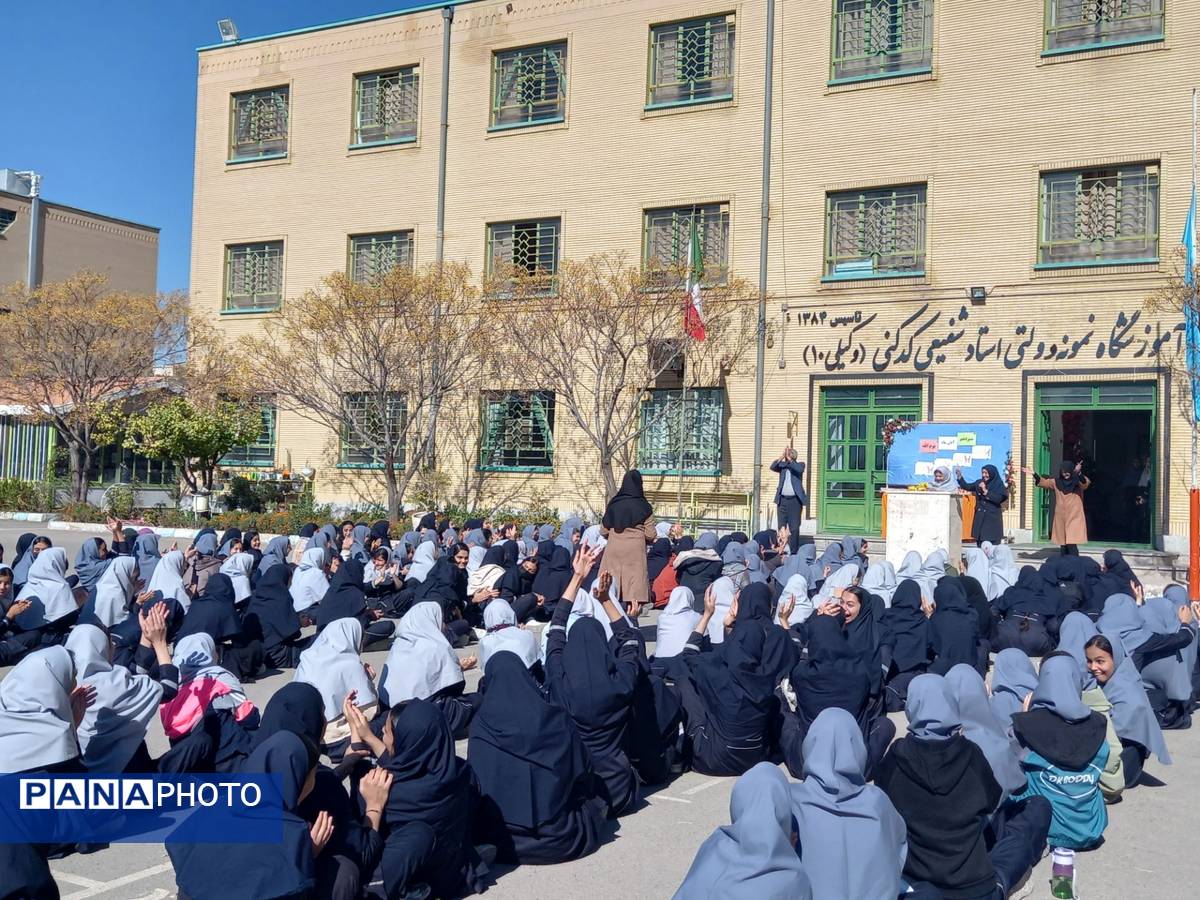 جشن روز دانش آموز در مدرسه نمونه وکیلی ۱۰ استاد شفیعی کدکنی