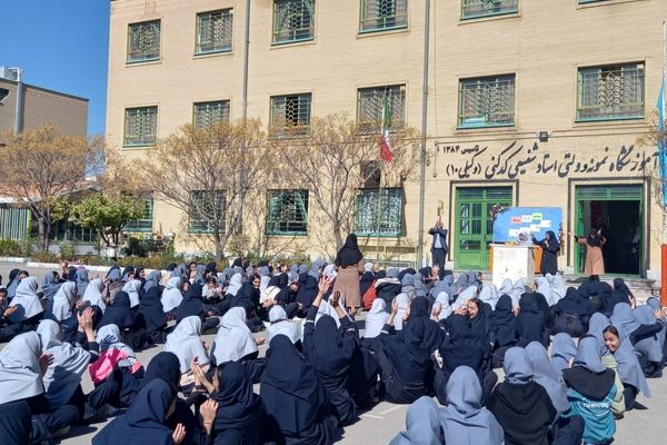 جشن روز دانش آموز در مدرسه نمونه وکیلی ۱۰ استاد شفیعی کدکنی