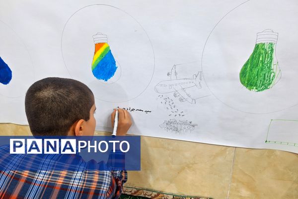 برپایی نقاشی همگانی در هفته ماها در آموزشگاه معارف۶ ناحیه ۳شیراز 