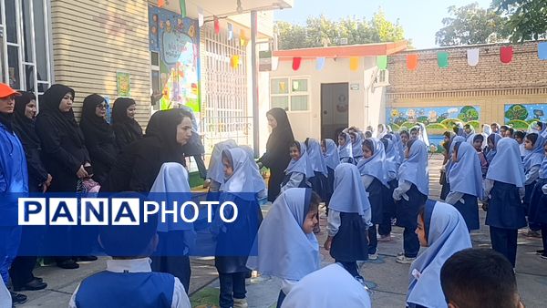 زنگ آغاز مهر در دبستان دخترانه مهر و ماه آشخانه 