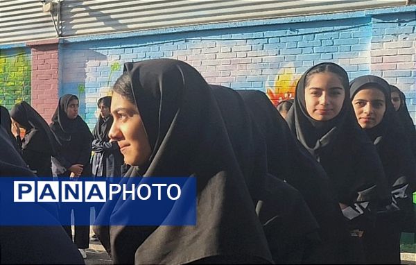 اولین مراسم صبحگاهی در دبیرستان فیاض کاشمر