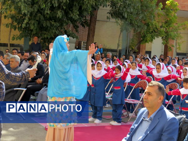 نواختن زنگ اول مهر در مدرسه شهدا فرهنگی 