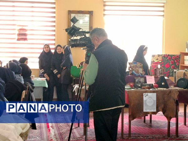 رونمایی از سه اثر به قلم سه دبیر دماوند