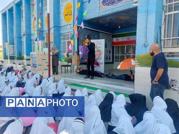 از نمایش تا نقاشی همگانی؛ روزی پر از شادی در دبستان سوم شعبان ناحیه یک یزد