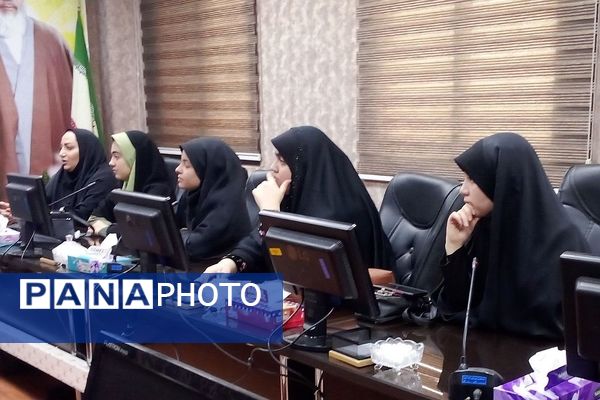 نشست صمیمی فرماندار شهرستان رباط کریم با دانش‌آموزان نخبه فرهنگی و خبرنگاران پانا