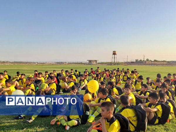 راه اندازی مدرسه فوتبال پسران باشگاه پر سیمرغ شهر حبیب آباد