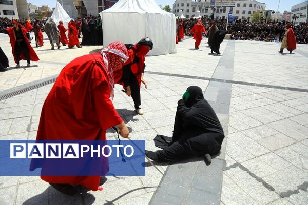 تعزیه ظهر عاشورا در جوار حرم امام رضا(ع) در مشهد