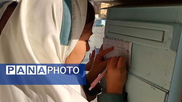 تمرین مردم سالاری در دبستان لطیفه، دانش‌آموزان پای صندوق‌های رأی رفتند