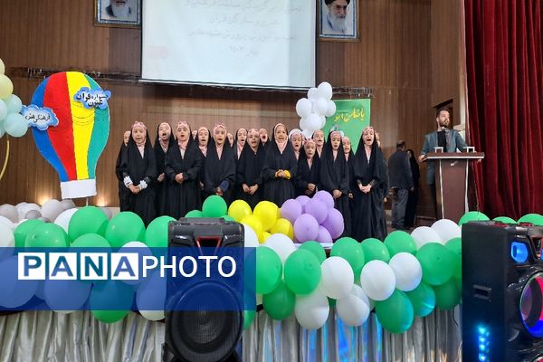 تجلیل از برگزیدگان مسابقات قرآن و عترت و فرهنگی هنری ناحیه 2 مشهد
