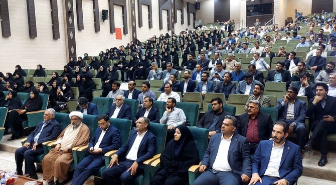 آیین تجلیل از معلمان نمونه استانی در زاهدان برگزار شد 