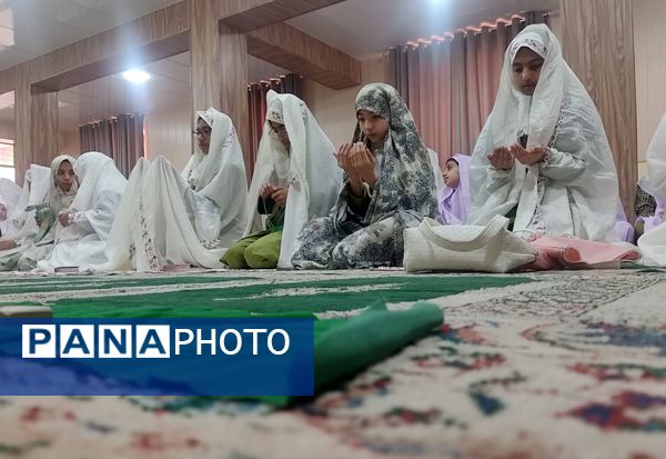 نماز جماعت ظهر و عصر به امامت امام جمعه حاجی‌‌آباد