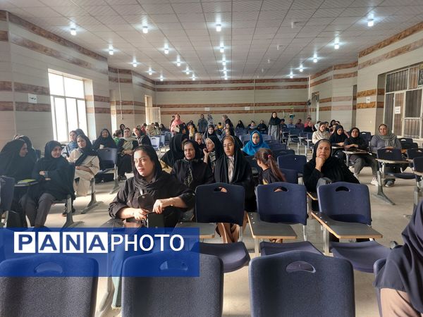 تشکیل جلسه انجمن اولیا و مربیان مدرسه حضرت معصومه(س) شاهد