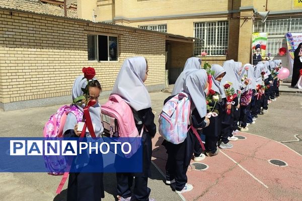 مراسم جشن شکوفه‌‎ها در دبستان شاهد حاج تقی آقا بزرگ مشهد 