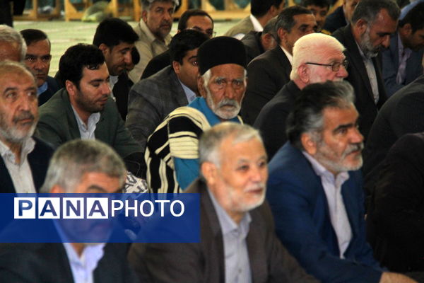 نماز جمعه شهرکرد با عطر حضور معلمان