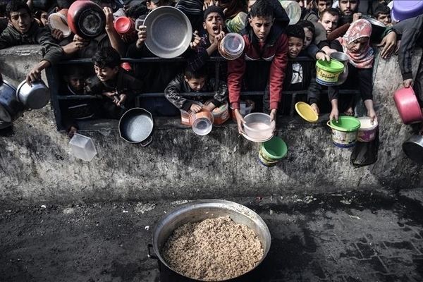  حملات وحشیانه رژیم صهیونیستی علیه فلسطینی‌های گرسنه نزدیک مراکز توزیع کمک 