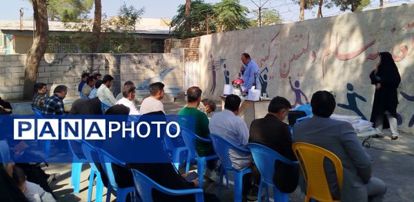 اولین جلسه انجمن اولیا و مربیان در دبیرستان حضرت معصومه (س) شهرستان خلیل‌آباد