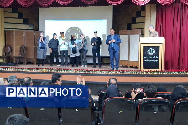 جشن میلاد بانوی دو عالم و گرامیداشت مقام مادر در دبیرستان رازی شیراز 