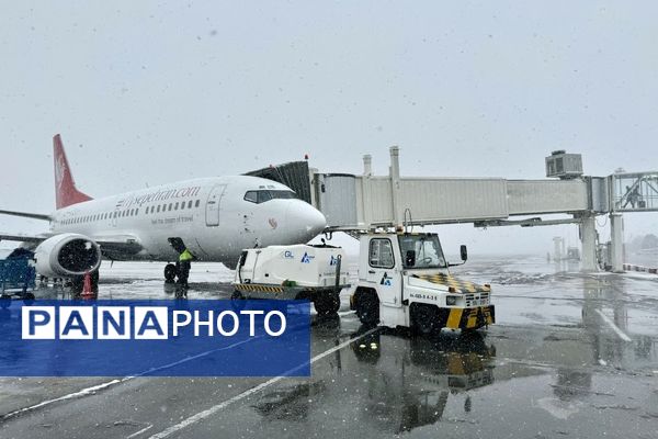 وضعیت فرودگاه بین الملی شهید هاشمی‌نژاد در روزهای برفی مشهد