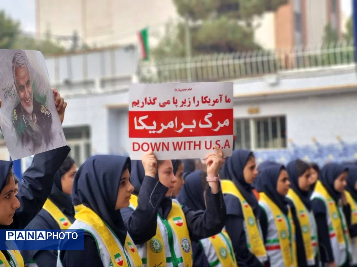 صبحگاه مقاومت در دبیرستان خدیجه کبری (س) ناحیه ۴ اصفهان