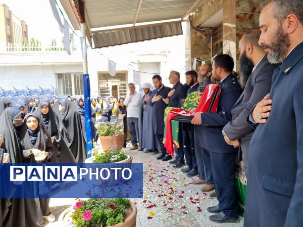 پرچم گردانی حرم مطهر امام رضا (ع) در دبیرستان دخترانه خدیجه کبری (س) ناحیه۴ اصفهان