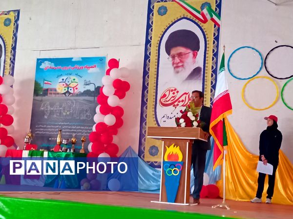 آغاز المپیاد ورزشی در دبیرستان شهید سلیمانی با مشعل امید و نمایش استعدادها