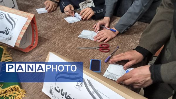 انتخابات شورای دانش آموزی در دبیرستان دخترانه سروقد