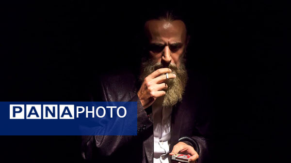 پایان اجرای نمایش «عالیجناب M1» پس از ۱۸ روز روی صحنه