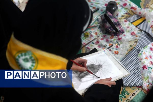 اعتکاف دانش‌آموزی با توزیع بسته «ایرانمون»