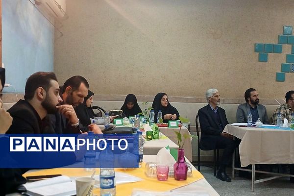 نشست تخصصی کارشناسان فنی و حرفه ای و کاردانش استان تهران در اسلامشهر