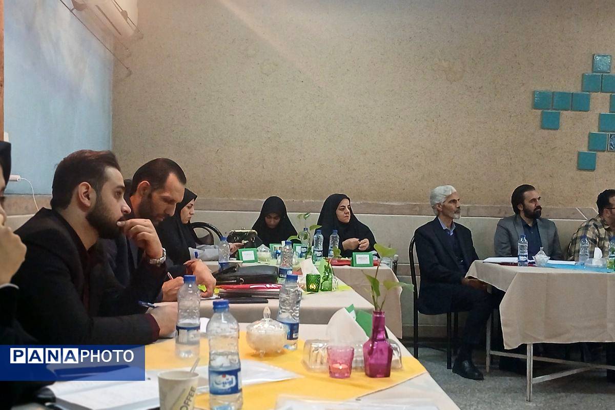 نشست تخصصی کارشناسان فنی و حرفه ای و کاردانش استان تهران در اسلامشهر