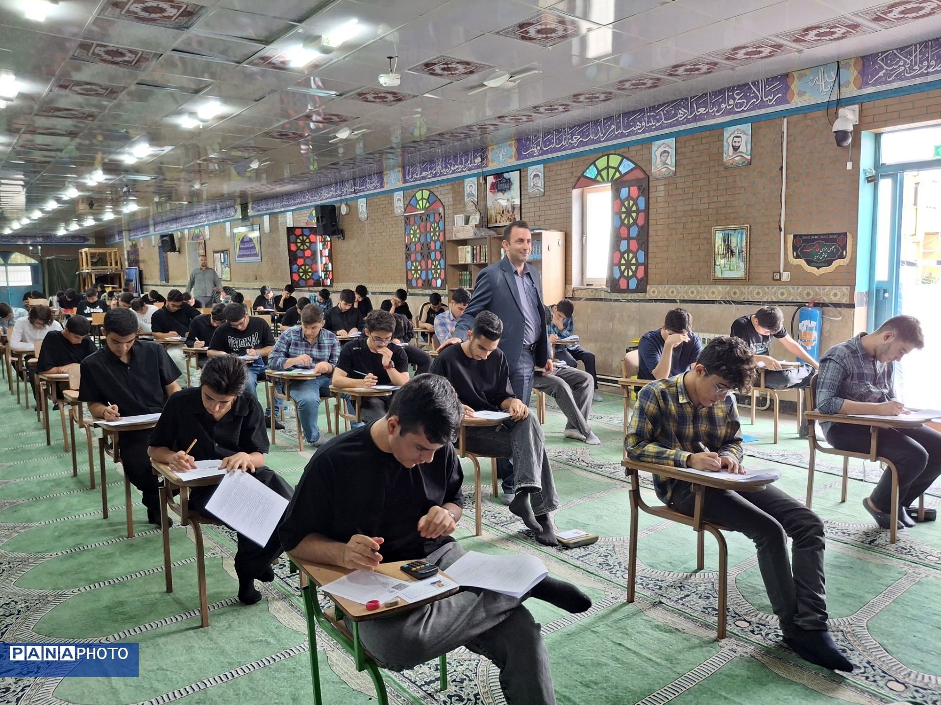 برگزاری آزمون میان پایه دبیرستان نمونه دولتی ۱۷ شهریور