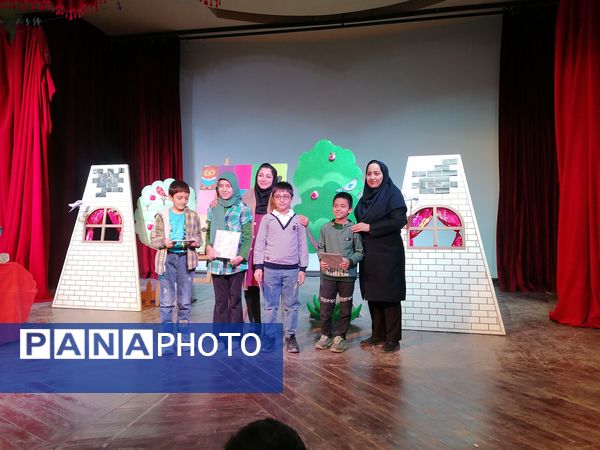 نمایش خاله سوسکه  در کانون پرورش فکری کودکان و نوجوانان 