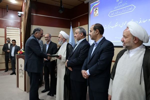 دلالی افسارگسیخته، تیغ بر گلوی تولید