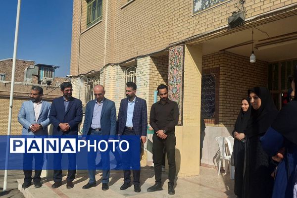 بازدید معاون پرورشی و فرهنگی ادارهکل شهرستانهای استان تهران از جشنواره انار در هنرستان امالبنین ورامین