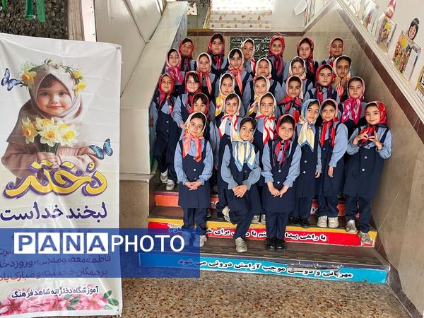 شکوفه های لبخند در آموزشگاه شاهد فرهنگ پیشوا؛ جشن روز دختر با رنگ شادی و هدیه