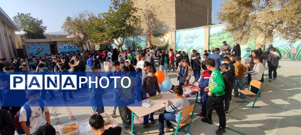 برگزاری بازارچه دانش‌آموزی در مدرسه شهدای فرهنگی شهرستان شیروان