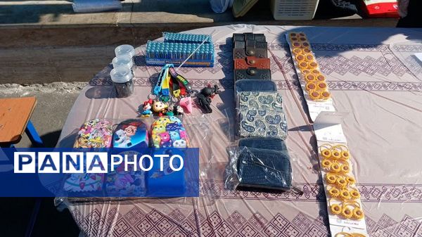 برپایی بازارچه کسب و کار در دبیرستان شهید معمارزاده ناحیه 2 کرج 