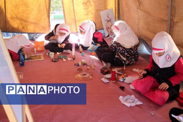 اجتماع استکبار ستیزی و رویداد پلاکاردنویسی دانش‌آموزان سمنان