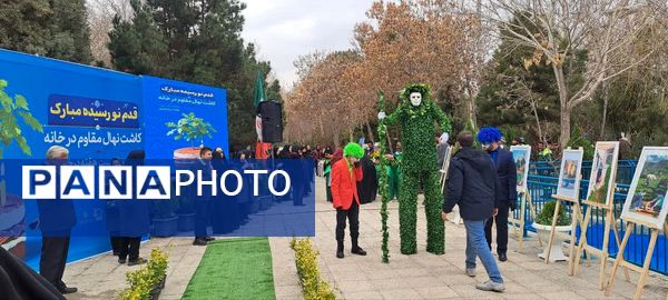 مراسم روز درختکاری در تالار هنر اصفهان با حضور مدیران شهری شهرداری اصفهان