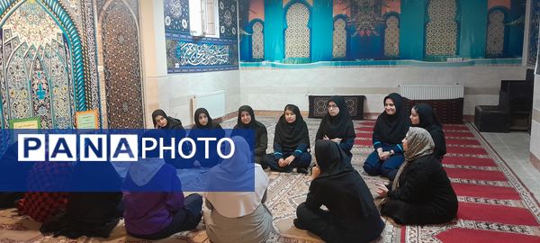 برگزاری سه‌شنبه‌های مهدوی با حضور هیئت‌های مذهبی دانش‌آموزی در دبیرستان فرزانگان استعداد درخشان ملارد