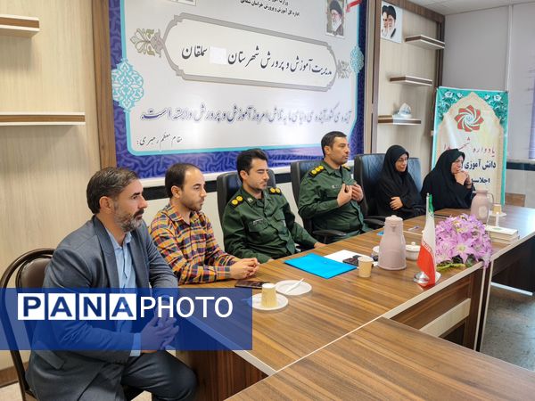 نشست صمیمی مدیر آموزش و پرورش سملقان با مسئول بسیج فرهنگیان 