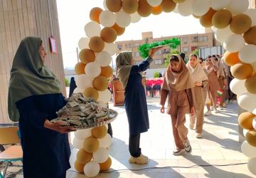 بانگ مهر و مقاومت در مدارس حاجی‌‌آباد طنین انداز شد
