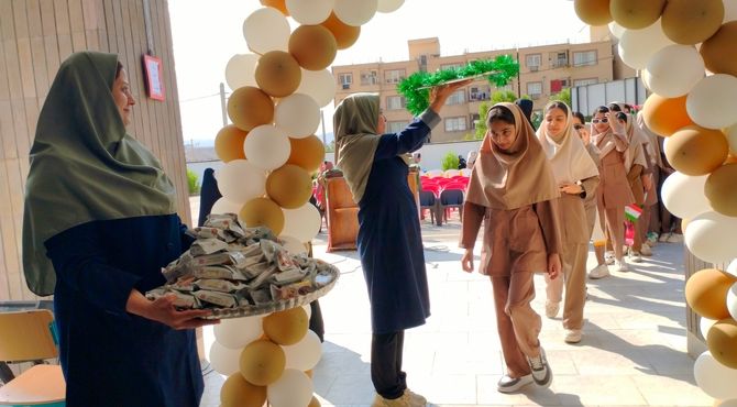 بانگ مهر و مقاومت در مدارس حاجی‌‌آباد طنین انداز شد