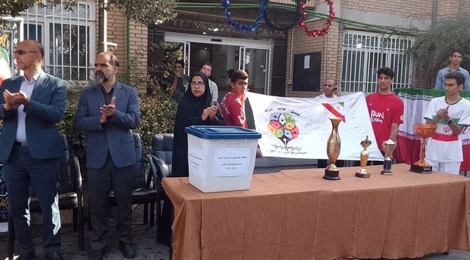 برگزاری انتخابات انجمن های ورزشی درون مدرسه ای در آموزشگاه نمونه دکتر حسابی ورامین