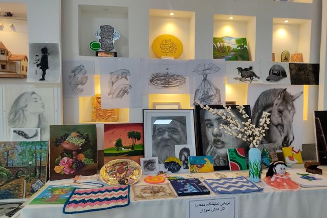 نمایشگاه صنایع و هنرهای دستی، تجسمی دانش‌آموزان در مدرسه دخترانه اندیشه یک اردبیل