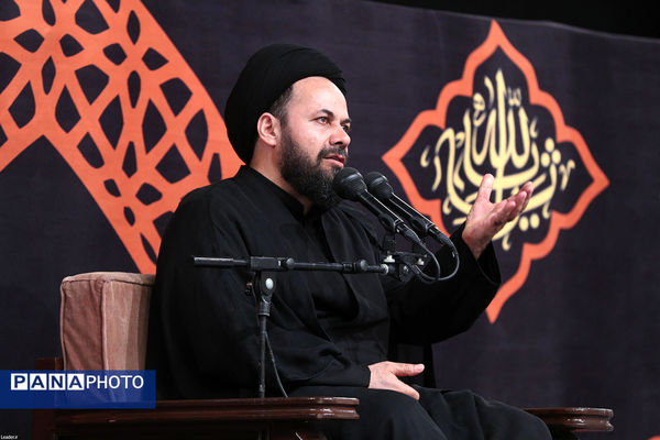 مراسم عزاداری شب عاشورای حسینی (علیه‌السلام) با حضور رهبر انقلاب
