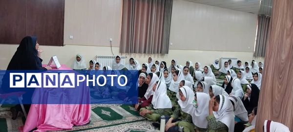 مراسم هفته مبارزه با اعتیاد در دبستان شاهد حاجی‌آباد 