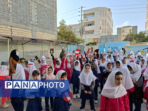 بازدید ماموران نیروی انتظامی در مدرسه 17شهریور بجنورد